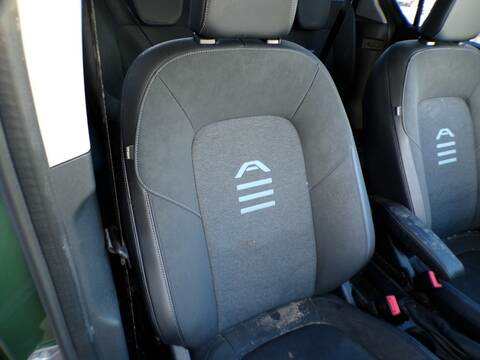 Foto 3ª: Asientos Traseros Ford Tourneo B7NB (2024)