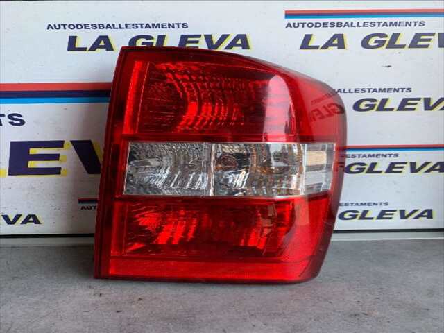 Foto 1ª: Piloto Trasero Derecho Kia Carnival 2.9 CRDI185CV 0CV [J3] (2008)