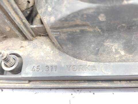 Foto 3ª: Piloto Trasero Derecho Nissan Terrano 2.7 TDI 4WD 125CV 92KW