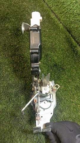 Foto 3ª: Cerradura Puerta Trasera Derecha Toyota 4 Runner 3.0 T DIESEL (1993)