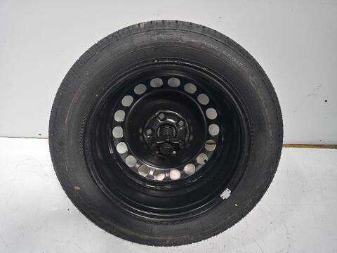 Foto 3ª: Neumatico Volkswagen Passat ADVANCE BLUEMOTION 105CV [CAYC] (2010)