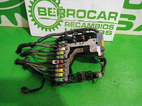 Foto 3ª: Caja Reles Fusibles Peugeot 508 ACTIVE 140CV [8DRHF8] (2011)