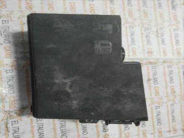 Foto 3ª: Caja Reles Fusibles Ford Focus AMBIENTE D) BERLINA 116CV 85KW [KKDA] (2006)