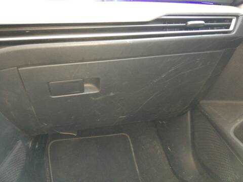 Guantera Volkswagen Golf DTRD