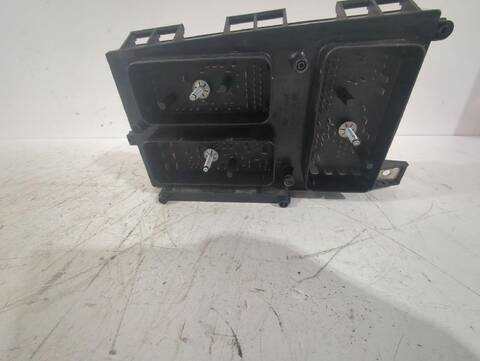 Foto 2ª: Caja Reles Fusibles Opel Astra 1.7 CDTI L48) 100CV [Z 17 DTH] (2004)