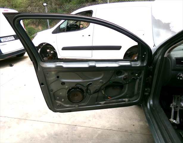 Foto 2ª: Puerta Delantera Izquierda Volkswagen Golf 1.9 TDI SERIE 5,2004-2008 [BKC] (2004)