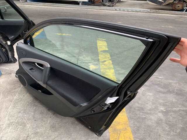 Foto 2ª: Puerta Delantera Derecha Toyota Rav4 2.2 D4D 136-150CV [2AD-FTV] (2006)