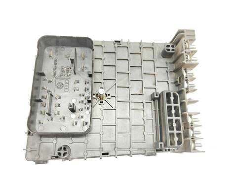 Foto 2ª: Caja Reles Fusibles Volkswagen Passat ADVANCE BERLINA 140CV 103KW [CBA] (2010)