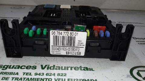 Foto 2ª: Caja Reles Fusibles Peugeot 308 CONFORT 120CV 88KW [5F01] (2012)