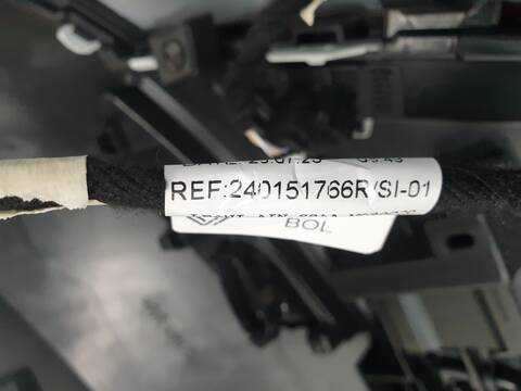 Foto 3ª: Paragolpes Trasero Renault Clio SIN DEFINIR