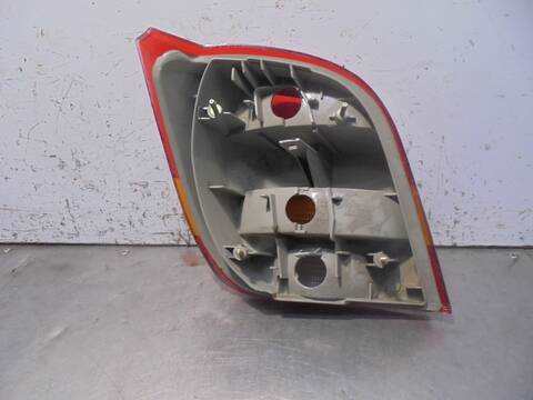 Foto 4ª: Piloto Trasero Derecho Ford Fiesta GHIA BERLINA 60CV 44KW (1995)