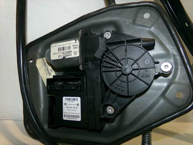 Foto 3ª: Elevalunas Eléctrico Delantero Derecho Volkswagen Golf 1.9 TDI SERIE 5, 2004-2008 [BKC] (2005)