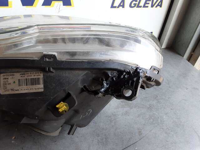 Foto 3ª: Faro Izquierdo Peugeot 208 1.2 12V82CV 0CV [HMZ] (2015)