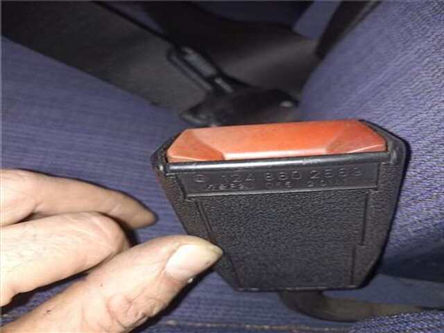 Foto 2ª: Cinturón Trasero Izquierdo Mercedes Clase E 180 2.5 D 250 (124.125) [2.5 LTR. - 66 KW DIESEL CAT]