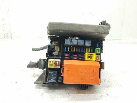 Foto 1ª: Caja Reles Fusibles Mitsubishi Outlander 2.0 2WD 136CV 100KW [4G63] (2003)
