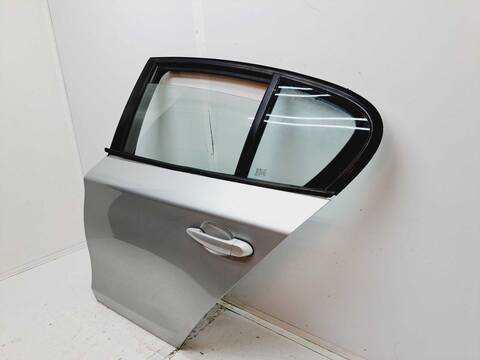 Foto 3ª: Puerta Trasera Izquierda Bmw Serie 1 114 118D BERLINA 143CV 105KW [N47D20A] (2008)