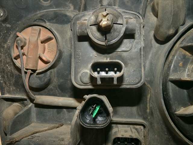 Foto 3ª: Faro Izquierdo Hyundai Santa Fe 2.0 CRDI 2001-2006 [D4EA] (2003)