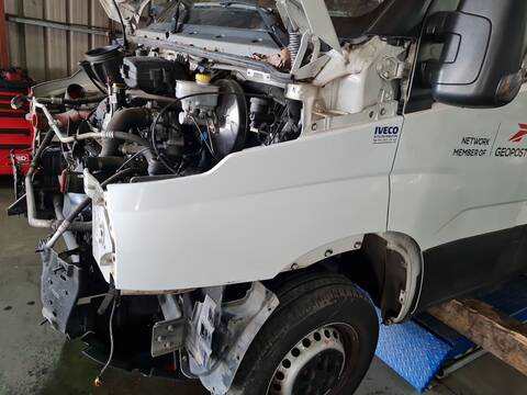 Foto 2ª: Aleta Delantera Izquierda Iveco Daily NATURALPOWER 35S14 35C14 40C14 50C14 60C14 65C14 ... 136CV 100KW FURGONETA [F1CFA401C] (2021)