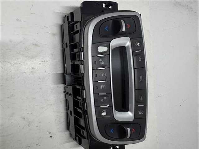 Foto 3ª: Mando Climatizador Renault Megane F9Q870 III COUPE (2009)