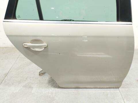 Foto 3ª: Puerta Trasera Derecha Volkswagen Golf 1.6 TDI 105CV 77KW [CAYC] (2010)