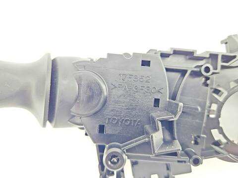 Foto 4ª: Mando Multifuncion Toyota Auris 1.8 HYBRID ZWE186_) 136CV 100KW [2ZR-FXE] (2018)