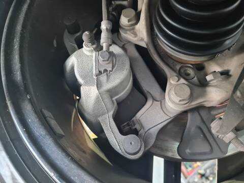 Foto 1ª: Pinza Freno Delantera Derecho Volkswagen Passat R-LINE 4 MOTION 193CV [DXNB] (2024)