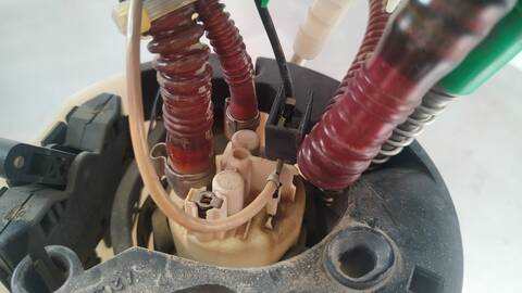 Foto 3ª: Bomba Combustible Audi A4 3.2 FSI BERLINA 256CV 188KW [AUK] (2006)