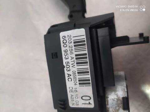 Foto 4ª: Mando Multifuncion Volkswagen Polo 1.4 TDI 69CV 51KW