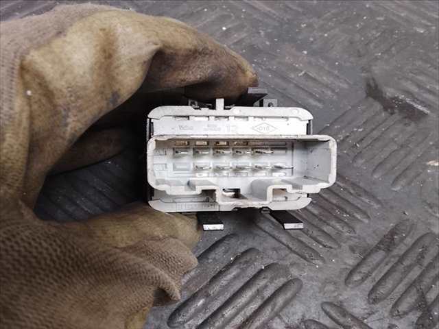 Foto 2ª: Botonera Elevalunas Renault Clio 0.1 (2004)