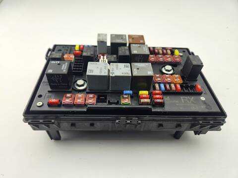 Foto 3ª: Caja Reles Fusibles Opel Astra SPORTIVE 110CV 81KW [A17DTR] (2012)