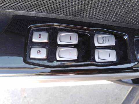 Foto 4ª: Botonera Elevalunas Ssangyong Tivoli CRYSTAL 4X2 116CV 85KW [673910] (2017)