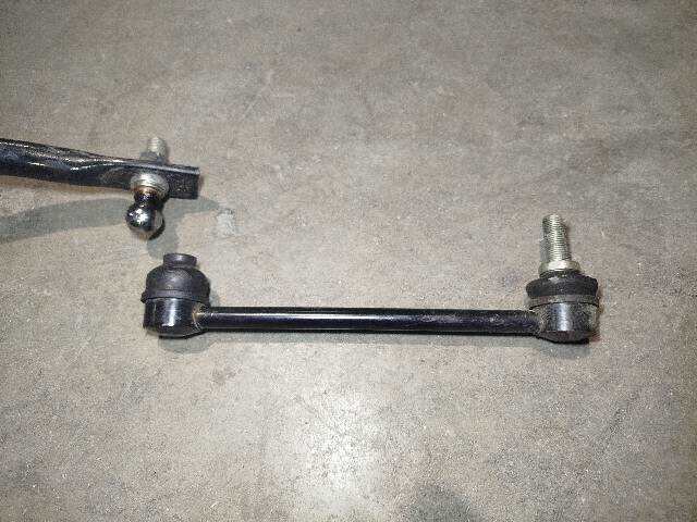 Foto 3ª: Barra Estabilizadora Trasera Nissan Navara 2.3 TD D23 [YS23] (2018)