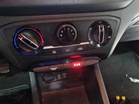 Foto 1ª: Mando Calefacción A. A. Hyundai i20 KLASS ACTIVE CROSSOVER 90CV 66KW [D4FC] (2016)