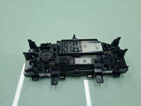 Foto 4ª: Cuadro de Instrumentos Volkswagen Tiguan SPORT BMT 150CV 110KW [DFGA] (2020)