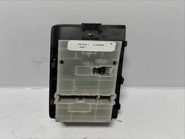 Foto 2ª: Botonera Elevalunas Nissan Navara 2.5 DCI DIESEL CAT 171CV (2005)