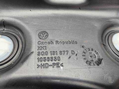 Foto 4ª: Deposito AdBlue Volkswagen Arteon R-LINE 4MOTION 239CV 176KW [CUAA 5080] (2020)