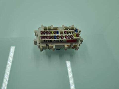 Caja Reles Fusibles Nissan Navara 2.5 DCI DIESEL CAT 171CV 126KW