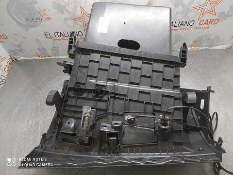 Foto 3ª: Guantera Renault Megane LIFE BERLINA 116CV 85KW III BERLINA 5 P [H5F F4] (2016)