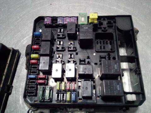 Foto 2ª: Caja Reles Fusibles Toyota Prius EXCLUSIVE 156CV 115KW [4HNDW12MTED4] (2008)