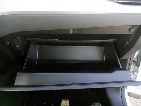 Foto 4ª: Guantera Ford Focus TITANIUM 120CV 88KW [ZTDB] (2019)