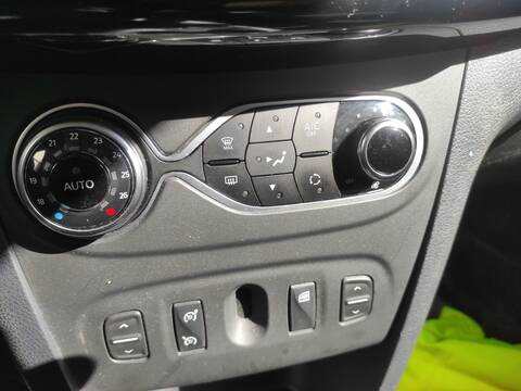 Foto 1ª: Mando Calefacción A. A. Dacia Sandero K9K626 (2018)