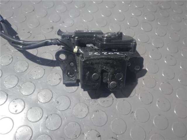 Foto 3ª: Cerradura Maletero Portón Toyota Prius HÍBRIDO BASIS [HÍBRIDO 57 KW ( 1.5 LTR. - 57 CAT)] [1NZ-FXE]