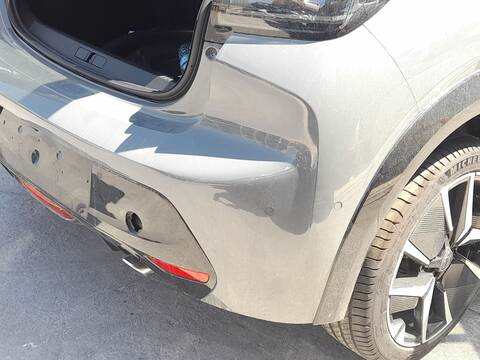 Foto 2ª: Paragolpes Trasero Peugeot 208 1.2 PURETECH HYBRID 110 EDCS6 101CV 74KW [HN09] (2025)