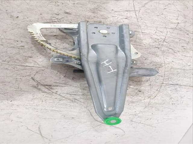 Foto 3ª: Elevalunas Manual Trasero Izquierdo Toyota Auris 1.6 ZRE151_) 124CV [1ZR-FE] (2006)