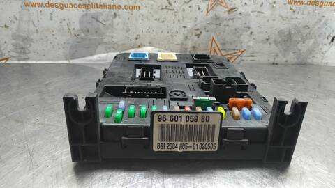 Foto 4ª: Caja Reles Fusibles Citroen C4 VTR COUPE 109CV 80KW [9HY] (2005)