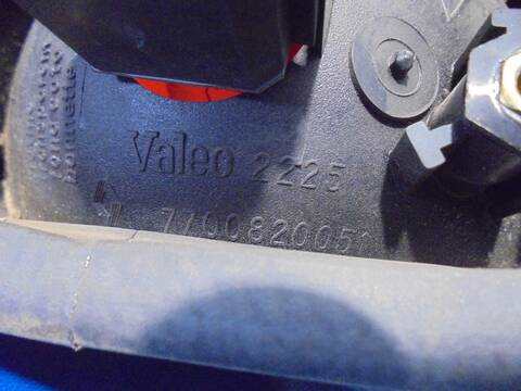 Foto 4ª: Piloto Trasero Derecho Renault Laguna 95CV 70KW (1998)
