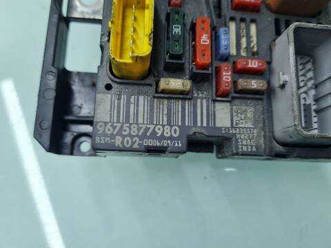 Foto 3ª: Caja Reles Fusibles Citroen C5 PREMIER BERLINA 136CV 100KW [RHR] (2009)