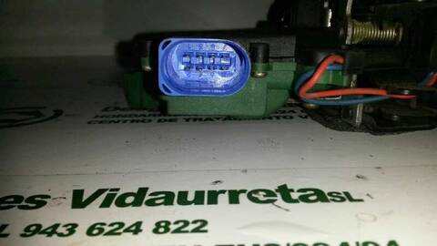 Foto 3ª: Cerradura Puerta Delantera Izquierda Volkswagen Polo 1.4 16V 75CV 55KW [BBY] (2002)