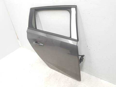 Foto 2ª: Puerta Trasera Derecha Opel Astra EDITION (2023)