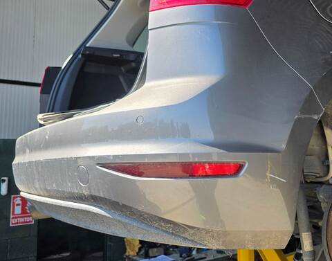 Foto 2ª: Paragolpes Trasero Volkswagen Golf ADVANCE BLUEMOTION TECH 110CV 81KW (2013)